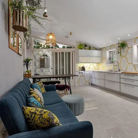 2 Bedroom 'marley' ماكارسكا