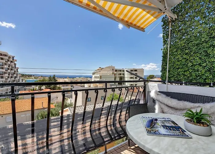 2 Bedroom 'marley' Apartment *