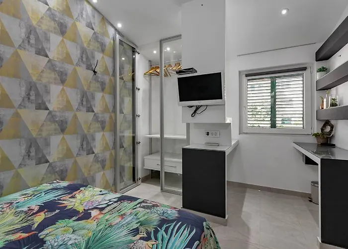 2 Bedroom 'marley' Makarska