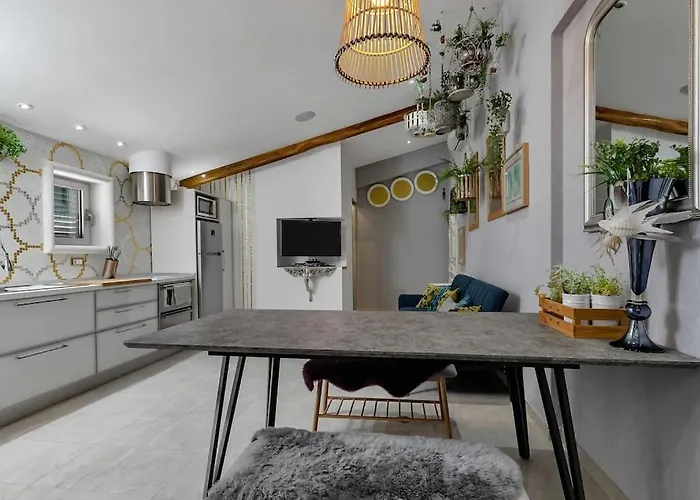 2 Bedroom 'marley' Makarska